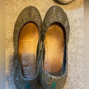 GUC Tieks Gray Crocs Size 9